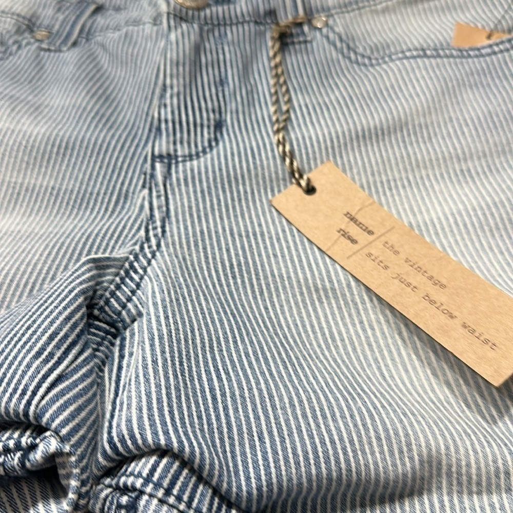 Vintage America blue Jean shorts size 6 28?” 4” length stripe NWT - Picture 4 of 11